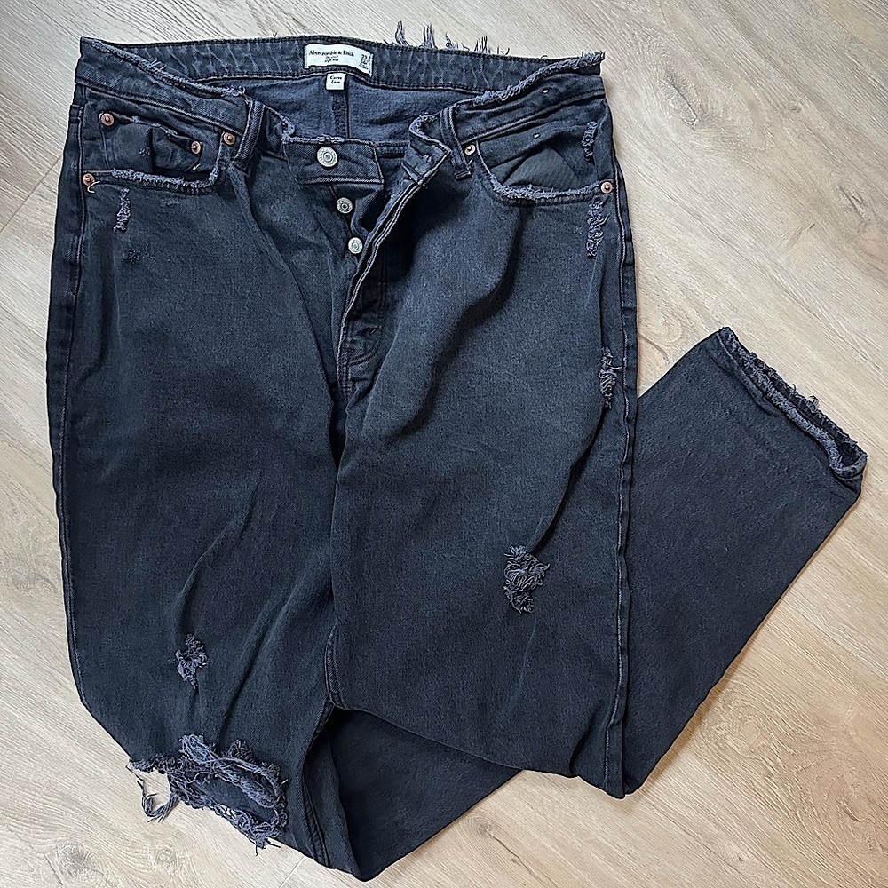 Abercrombie Curve Love The Dad Black Distressed Denim Jeans, size 33/16R